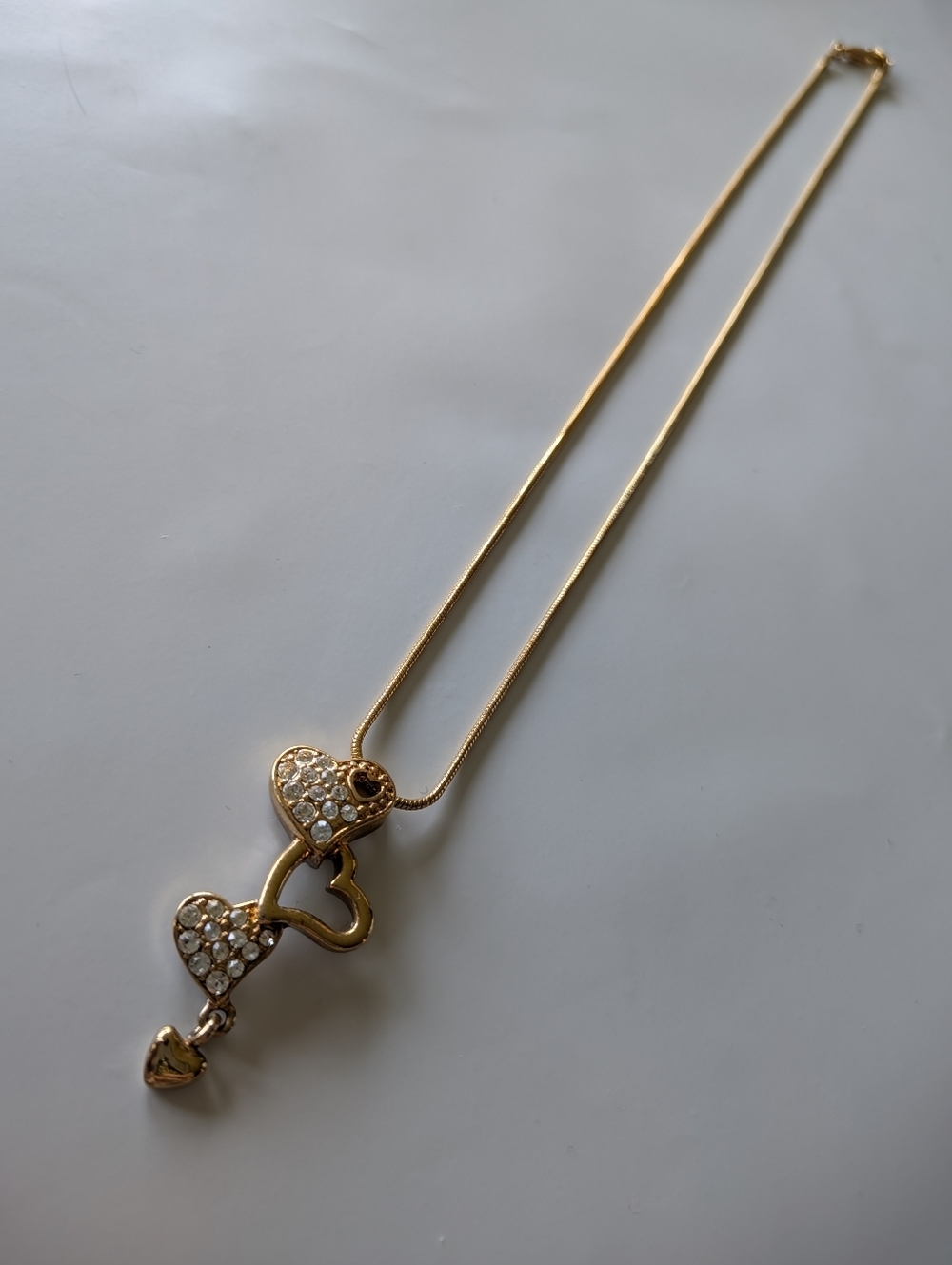 Vintage Avon Gold And Rhinestone Heart Pendant Necklace - Picture 4 of 10